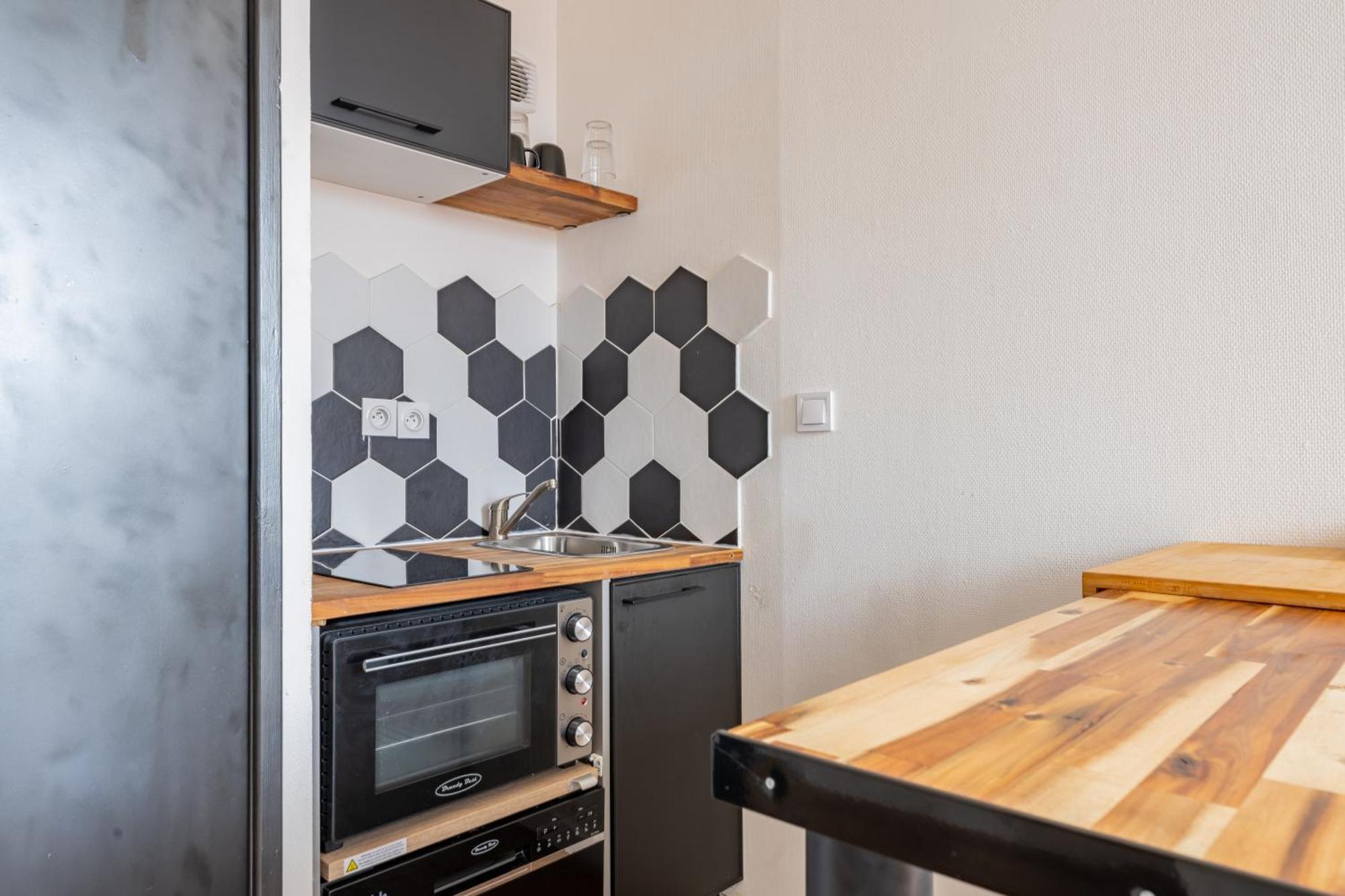 Charlemagne - Studio Confortable Avec Parking Gratuit - Quelques Pas De La Gare, Cuisine, Wifi Apartment Arras Exterior photo